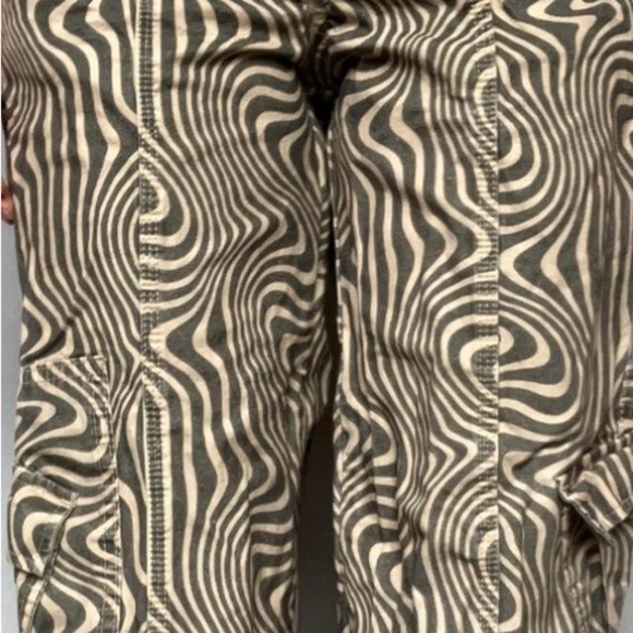 Gently loved Black and Beige Patterned Y2K Cargo pants by Urban Outfitters BDG - Picture 11 of 11